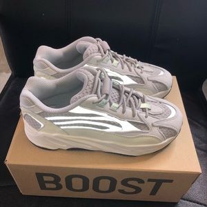 Yeezy boost 700 V2 kids static